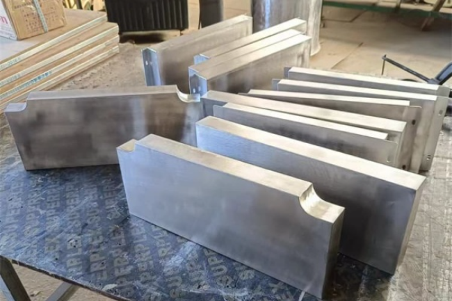 清远不锈钢包铅件